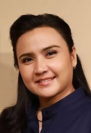 ธนพร แวกประยูร